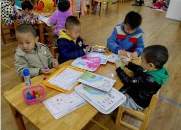 幼儿园生活中的三角形教案插图1 幼儿园生活中的三角形教案