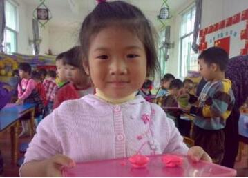 幼儿园小班蘑菇伞艺术教案插图2 幼儿园小班蘑菇伞艺术教案