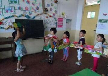幼儿园中班我是文明小乘客教案插图2 幼儿园中班我是文明小乘客教案