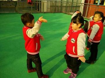 幼儿园猜拳游戏教案插图1 幼儿园猜拳游戏教案
