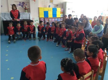 幼儿园大班金孔雀轻轻跳音乐教案插图1 幼儿园大班金孔雀轻轻跳音乐教案