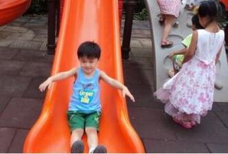 幼儿园小班滑滑梯安全教案插图2 幼儿园小班滑滑梯安全教案