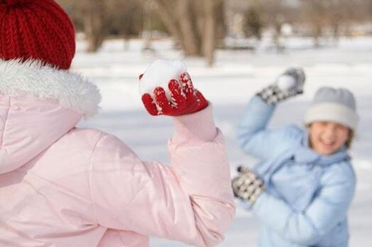 大降温,为了孩子健康,这10件事别让孩子做插图2 大降温,为了孩子健康,这10件事别让孩子做
