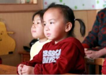 幼儿园中班有趣的沙漏科学教案插图1 幼儿园中班有趣的沙漏科学教案