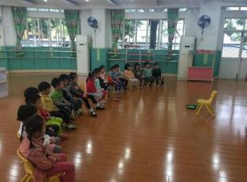 幼儿园小老鼠和泡泡糖音乐游戏教案插图1 幼儿园小老鼠和泡泡糖音乐游戏教案