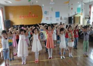 幼儿园大班采蘑菇的小姑娘音乐教案插图1 幼儿园大班采蘑菇的小姑娘音乐教案