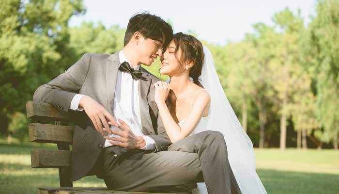 女大三抱金砖的下一句 女大三抱金砖的下一句是什么插图2 女大三抱金砖的下一句 女大三抱金砖的下一句是什么