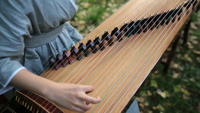 《弹琴》刘长卿古诗赏析  《弹琴》赏析