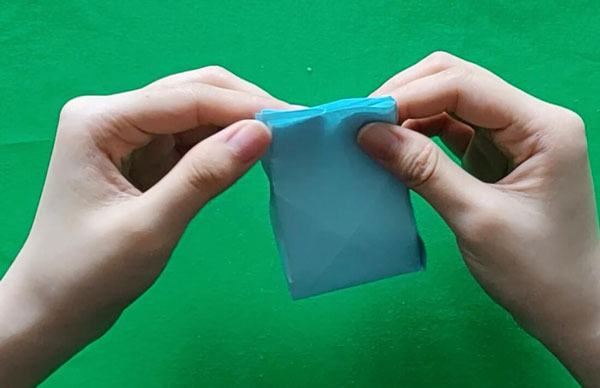 礼物袋的折法 简单可爱小礼袋的折法插图7 礼物袋的折法 简单可爱小礼袋的折法