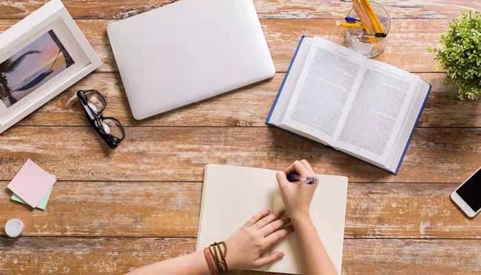 门前大桥下游过一群鸭儿歌是谁写的 门前大桥下游过一群鸭儿歌作者