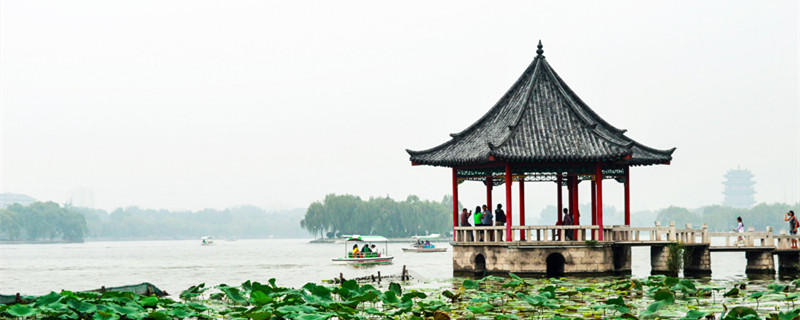 四面荷花三面柳一城山色半城湖全诗 四面荷花三面柳插图1 四面荷花三面柳一城山色半城湖全诗 四面荷花三面柳