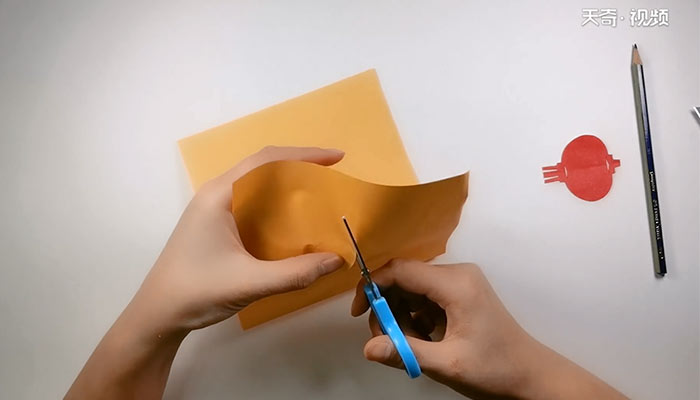 灯笼镂空贺卡 灯笼贺卡的做法插图2 灯笼镂空贺卡 灯笼贺卡的做法