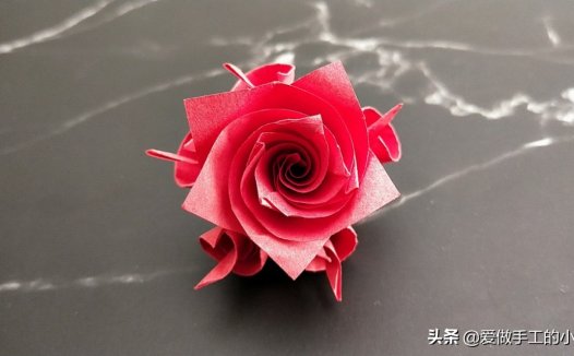 玫瑰花的折法（儿童）：唯美玫瑰花折纸图解教程