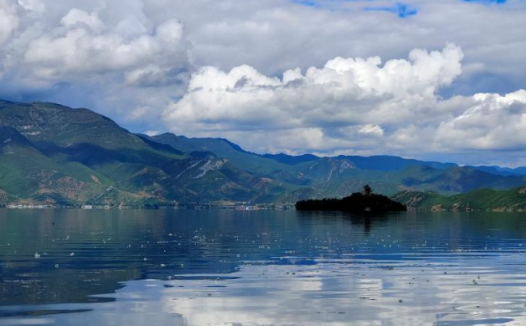 泸沽湖在哪里？醉美云南泸沽湖【云南亲子游】