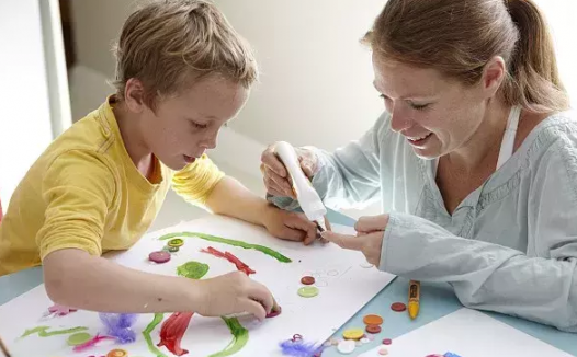 玻璃胶有毒吗？小孩做手工可以用玻璃胶吗？