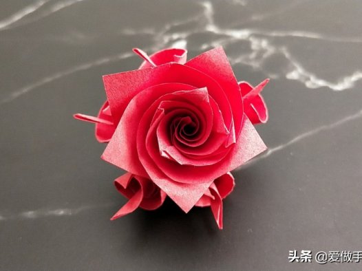 玫瑰花的折法(儿童):唯美玫瑰花折纸图解教程