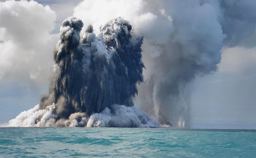 汤加海底火山连续喷发的原因是什么,到底是什么导致了汤加火山的爆发?