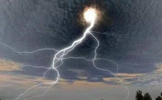 孩子想知道的自然奥秘知识：神奇的球状闪电