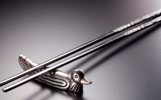 筷子的由来儿童故事:用了那么久的筷子,你知道筷子是怎么来的吗?