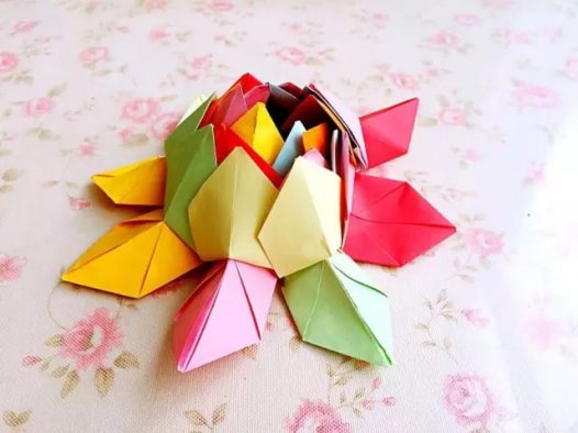 五彩莲花怎么折?五彩莲花的折法简单又漂亮(五彩莲花折纸附图解)